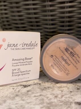 Jane Iredale Amazing Base Loose Mineral Powder- RADIANT